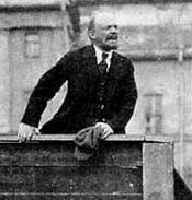 Lenin durante un comizio