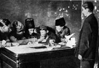 I primi volontari si presentano per arruolarsi nell'Armata rossa