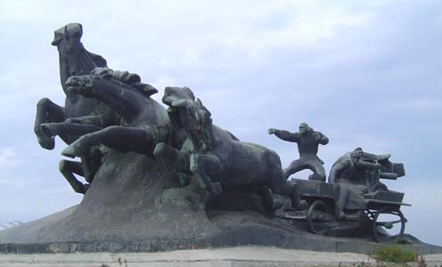 Monumento alla 'leggendaria tachanka' a Rostov sul Don